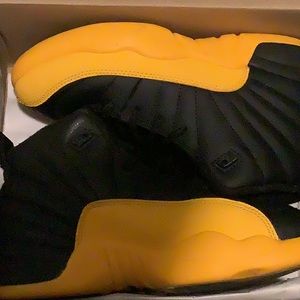Jordan black and yellow 12,in great used condition